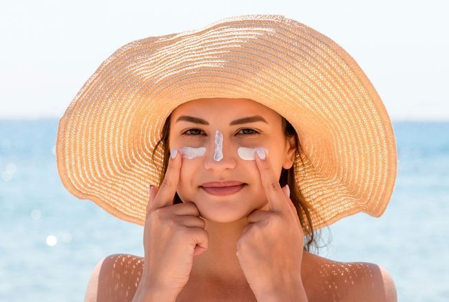 Crème Solaire : Guide Complet pour une Protection Optimale et Sélection des Meilleurs Produits