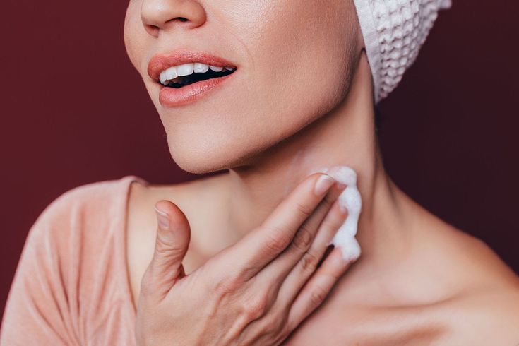 Q+A 5-HTP Face & Neck Cream: The Ultimate Secret for Hydrated and Radiant Skin