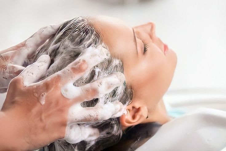 Révélez la Beauté Naturelle de Vos Cheveux : Le Guide Complet des Shampoings et Après-Shampoings avec Q+A, J Beverly Hills & Maui Moisture