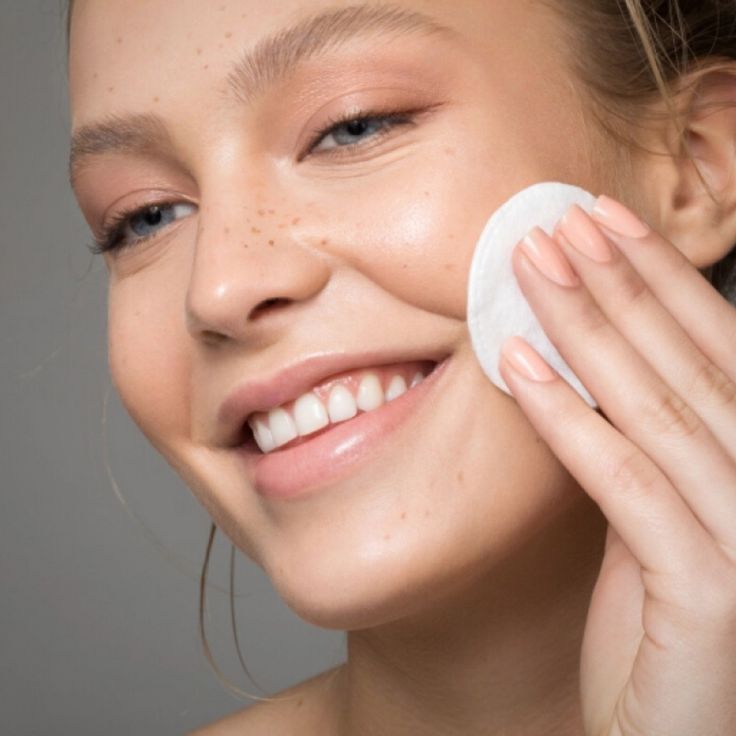 L’Importance de l’Hydratation du Visage : Guide Complet et Sélection des Meilleurs Produits